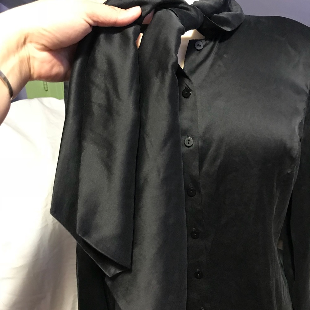 Bloomingdales black blouse w scarf , *NEW* - Picture 4 of 6